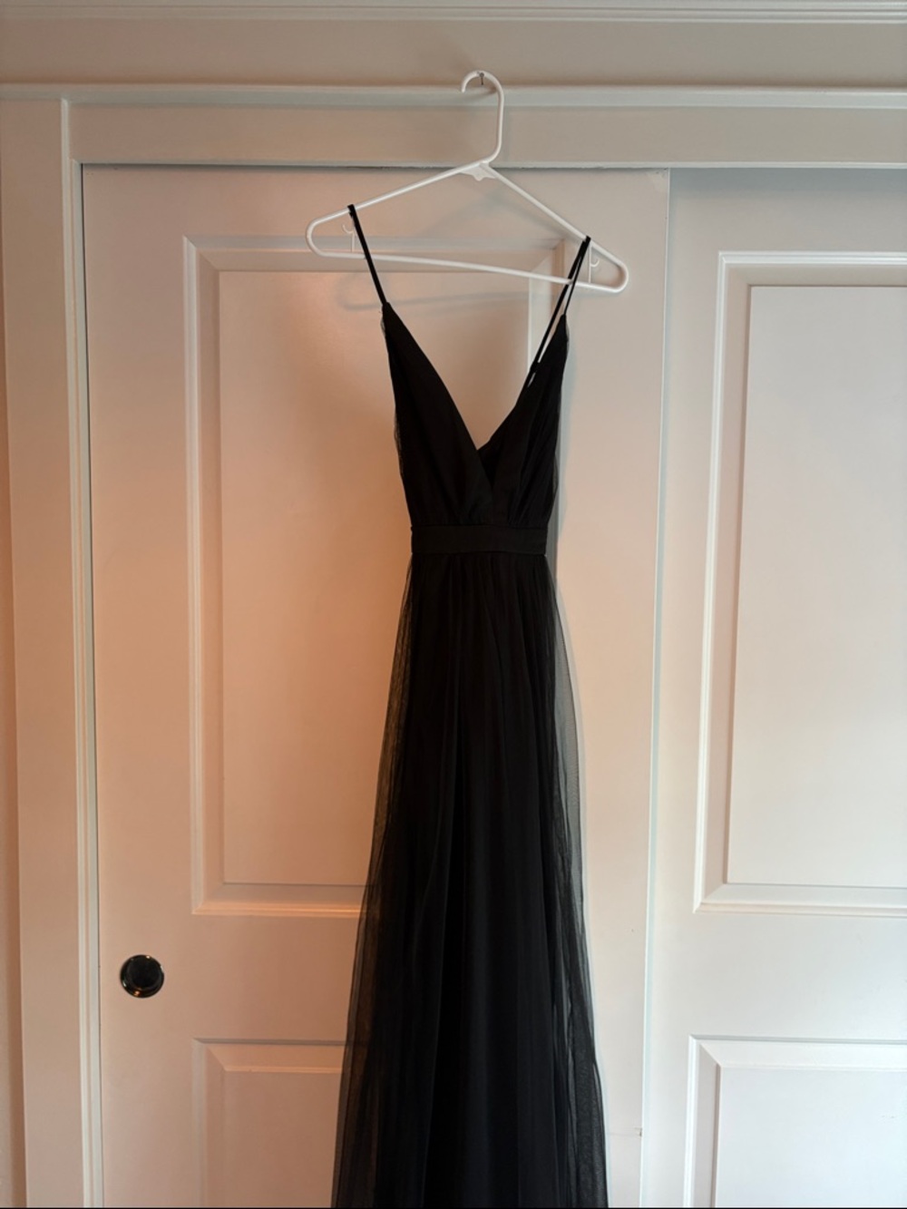 Black Spaghetti-Strap Prom Gown with Tulle Skirt
